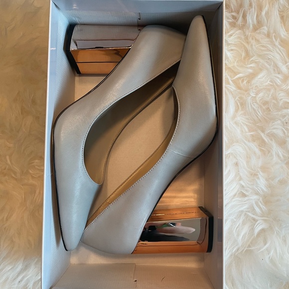 NWT. Grey pumps with shiny rose gold block heel. Sz 9. Never worn! - Picture 5 of 10